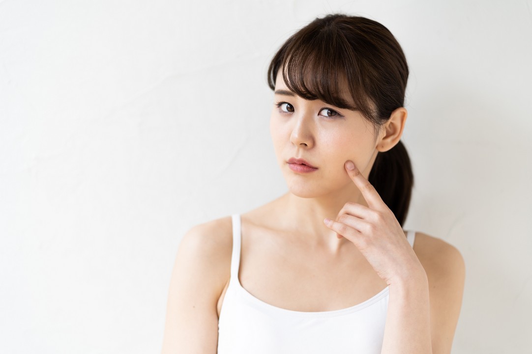 美白小知識 1︰勿信幾天就可以變白 想美白，是需要點耐性，因為淡化代謝黑色素，一般是需要28天的皮膚更生週期，因此不要相信短短幾天就能將皮膚變白的產品！想美白加乘，單靠美白產品當然不足夠，你還需要配合很多事情。