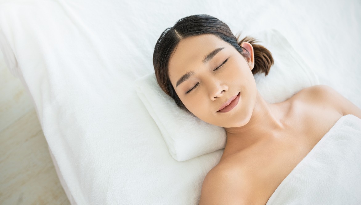 家居煥膚好處3 療程級抗皺煥膚體驗 女性去美容院另一目的是要去享受星級的療程服務，不過Exuviance高效能家居煥膚組合AP25同樣可以給您貴婦級美容療程，令你無須出門都可以在家中享受到奢華的美容院級別體驗，輕鬆簡易就可以為肌膚自行打造新嫩肌。